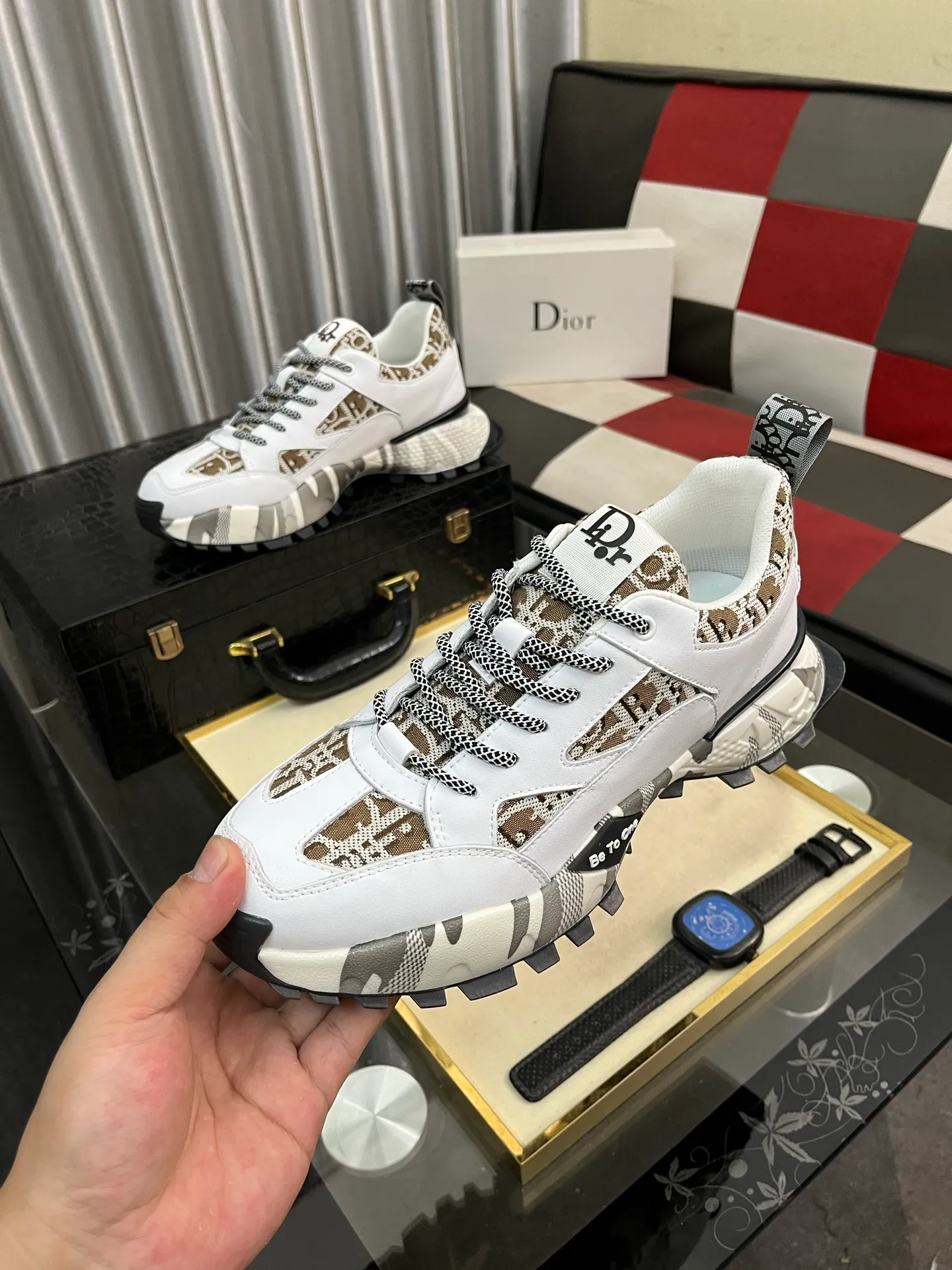 Men's Men's Shoes💰458⌚️⌚️Dior unique modern style sneakers. Counter purchasing 🏃casual leather shoes😍😍 original cowhide leather imported from Italy (refuses to discolor and grind feet) soles: original soles specially provided by the original factory, super cool😍 lace up and walk with wind👍 style design ⚠️ super comfortable and wear-resistant original soles. Just like shooting the real thing 🎬The real thing is better Code number: 38-443️⃣Colors available